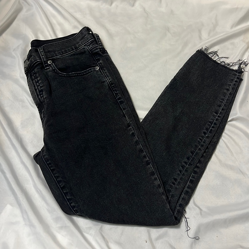 Size 28 black high waisted skinny jeans by GAP